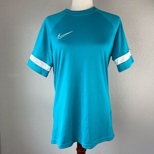 NWOT Nike Short Sleeve T-Shirt Size M